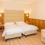 Hotel Centrale Otel