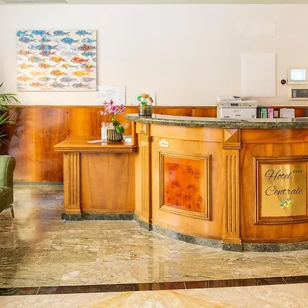 Hotel Centrale 4* ガルダ