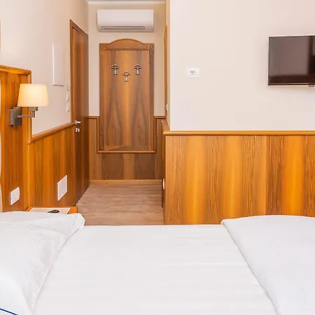 Hotel Centrale 4* ガルダ
