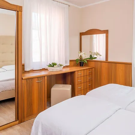 Hotel Centrale 4* 加尔达