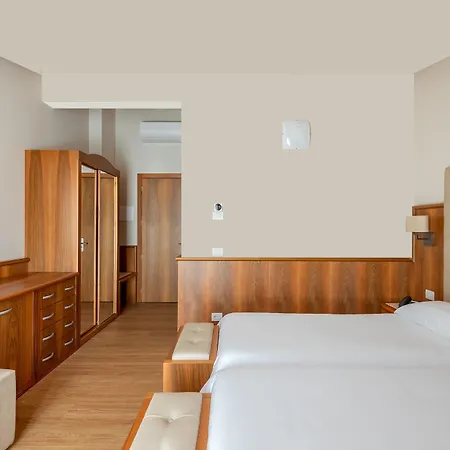 Hotel Centrale 酒店 加尔达