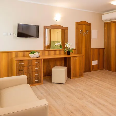 Hotel Centrale 加尔达