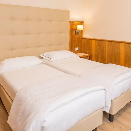 Hotel Centrale 酒店 加尔达