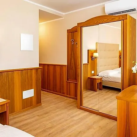 Hotel Centrale ホテル 4*