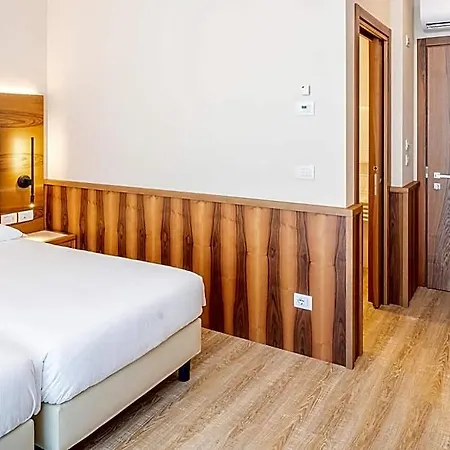 Hotel Centrale ホテル 4*