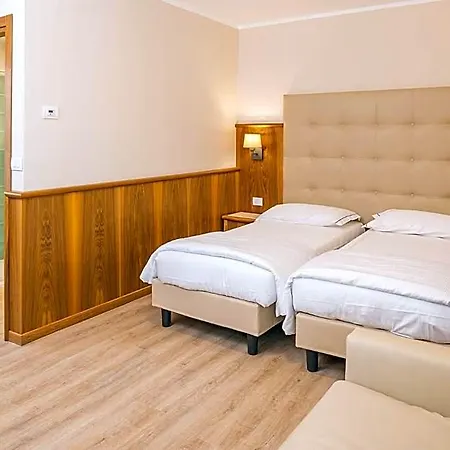 ホテル Hotel Centrale ガルダ