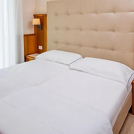 Hotel Centrale ホテル ガルダ