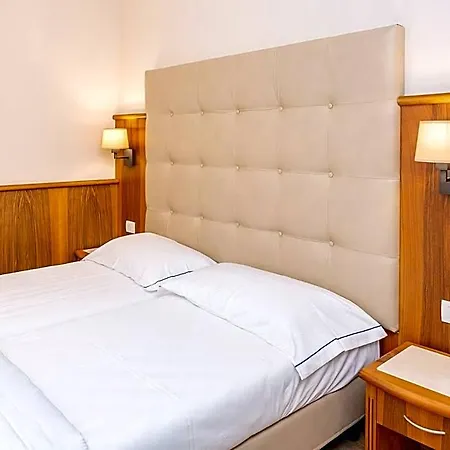 ホテル Hotel Centrale 4*