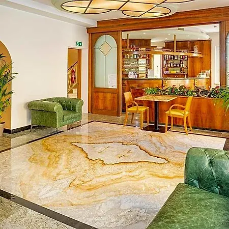 ホテル Hotel Centrale