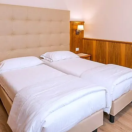Hotel Centrale 4* ガルダ