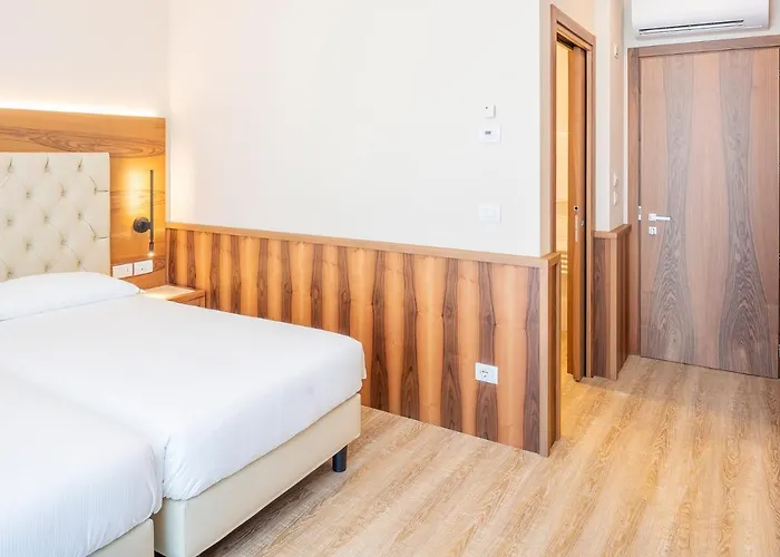 Hotel Centrale 酒店 加尔达