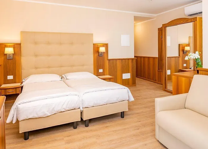 Hotel Centrale 酒店 加尔达