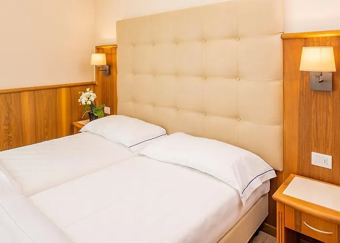 Hotel Centrale 酒店 加尔达