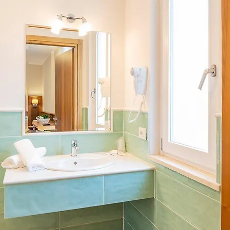 Hotel Centrale غارْدا