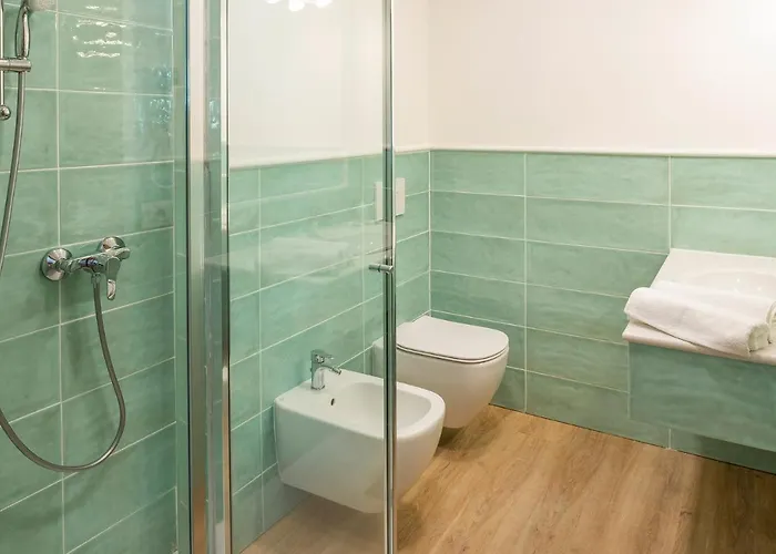 מלון Hotel Centrale 4*