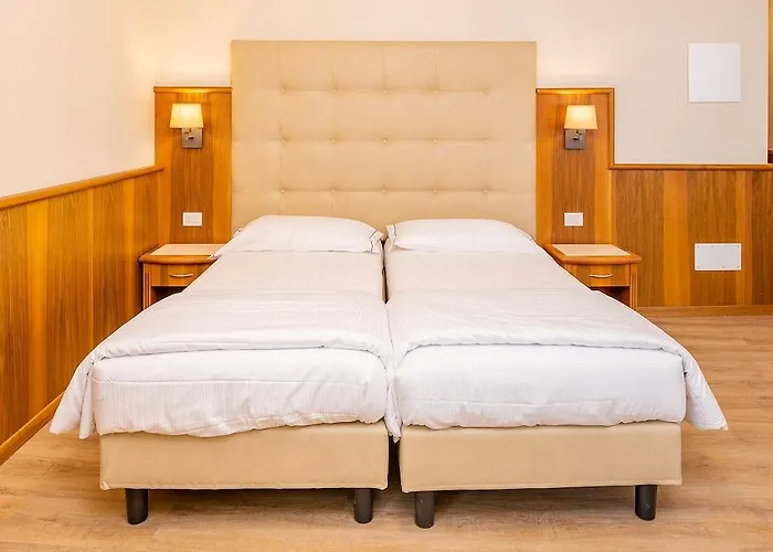 Hotel Centrale מלון גארדה