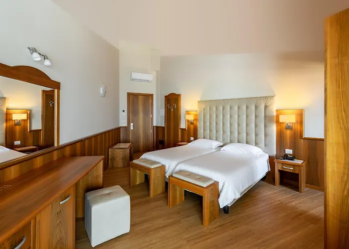 Hotel Centrale מלון