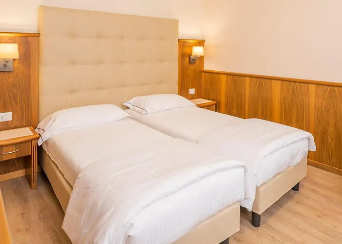 Hotel Centrale מלון גארדה