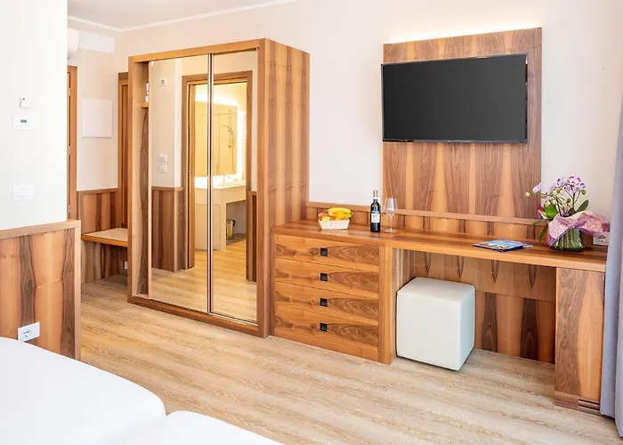 Ξενοδοχείο Hotel Centrale 4*