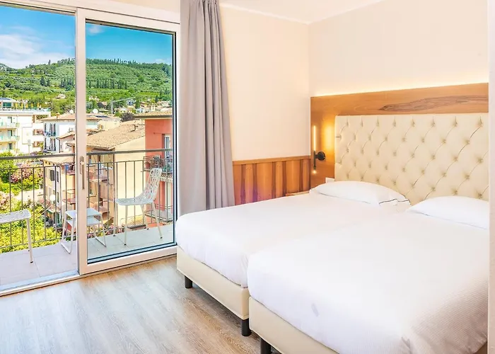 Hotel Centrale 4* Γκάρντα