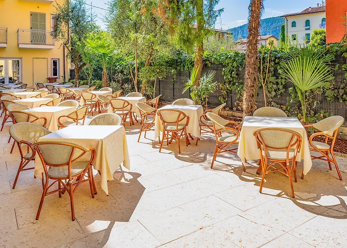 Hotel Centrale מלון גארדה