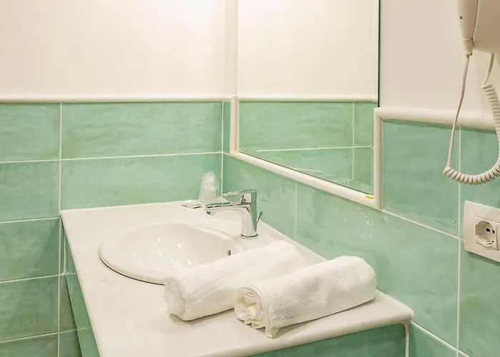 Hotel Centrale 4* גארדה