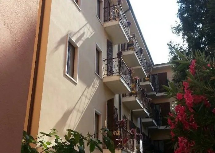 Hotel Centrale מלון