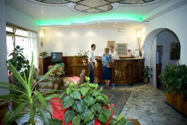 מלון Hotel Centrale 4*